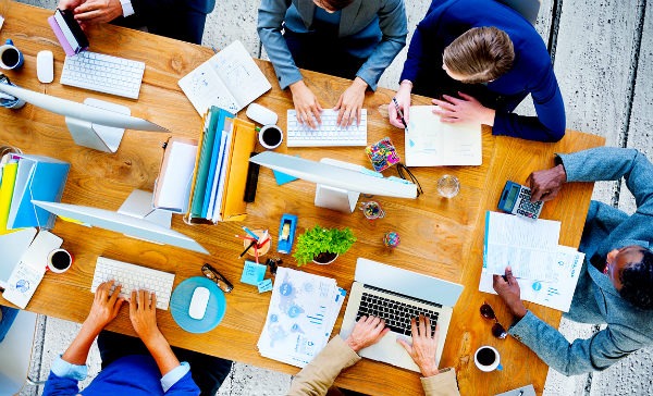 بررسی بازار