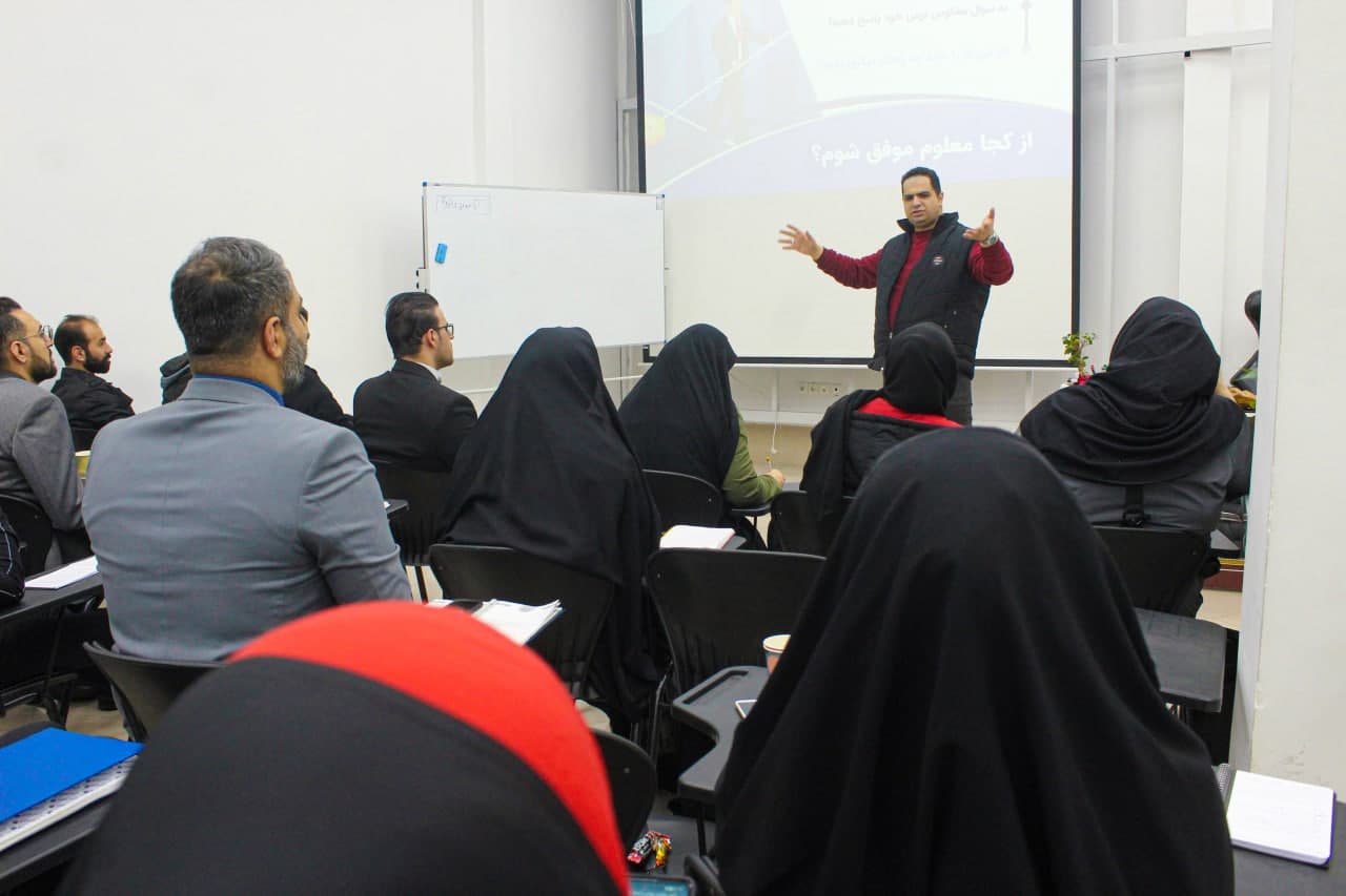 معاونت آموزش آراد برندینگ