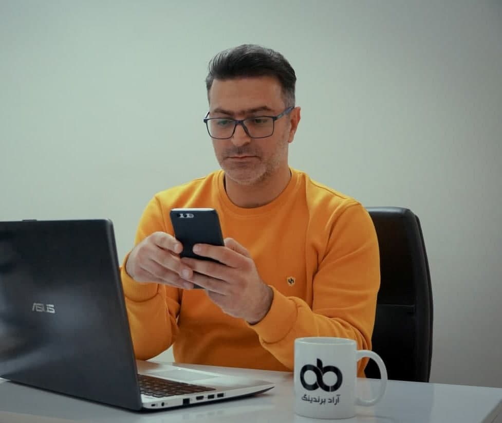 محمد مهدی ادیب مدیر فروش شرکت آراد برندینک