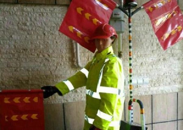 آدمک پرچم زن