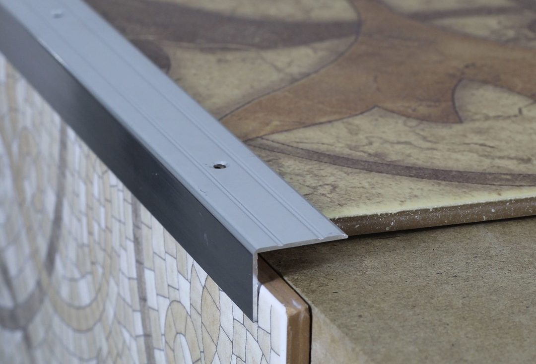 نبشی پلاستیکی