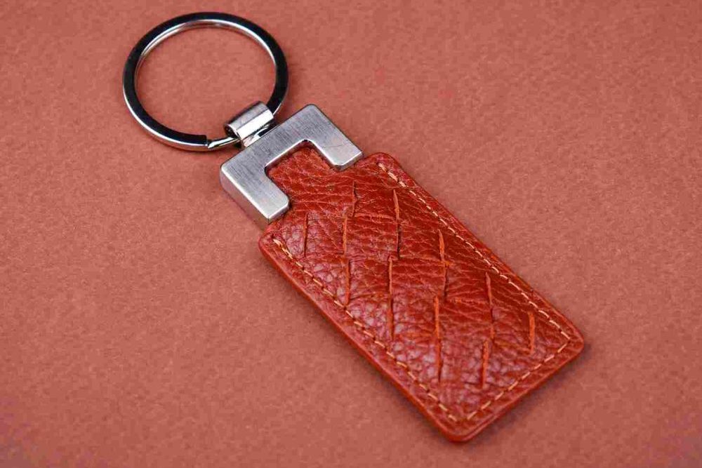 جاسوئیچی چرم