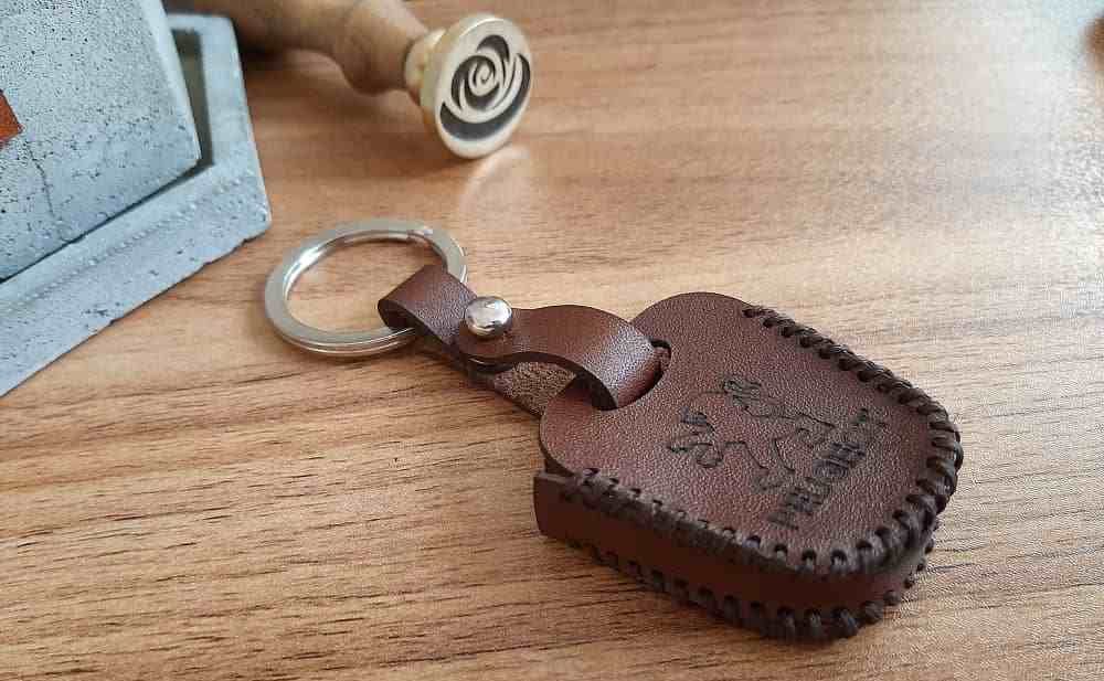 جاسوئیچی چرم