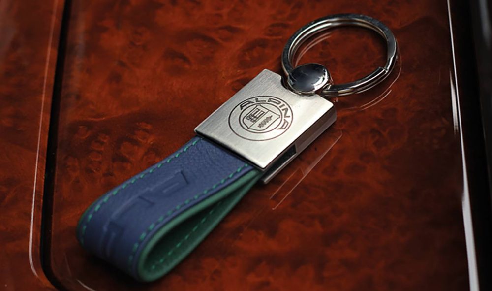 جاسوئیچی چرم