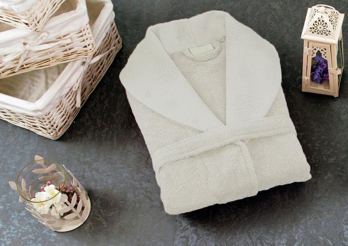 حوله تن پوش سفید