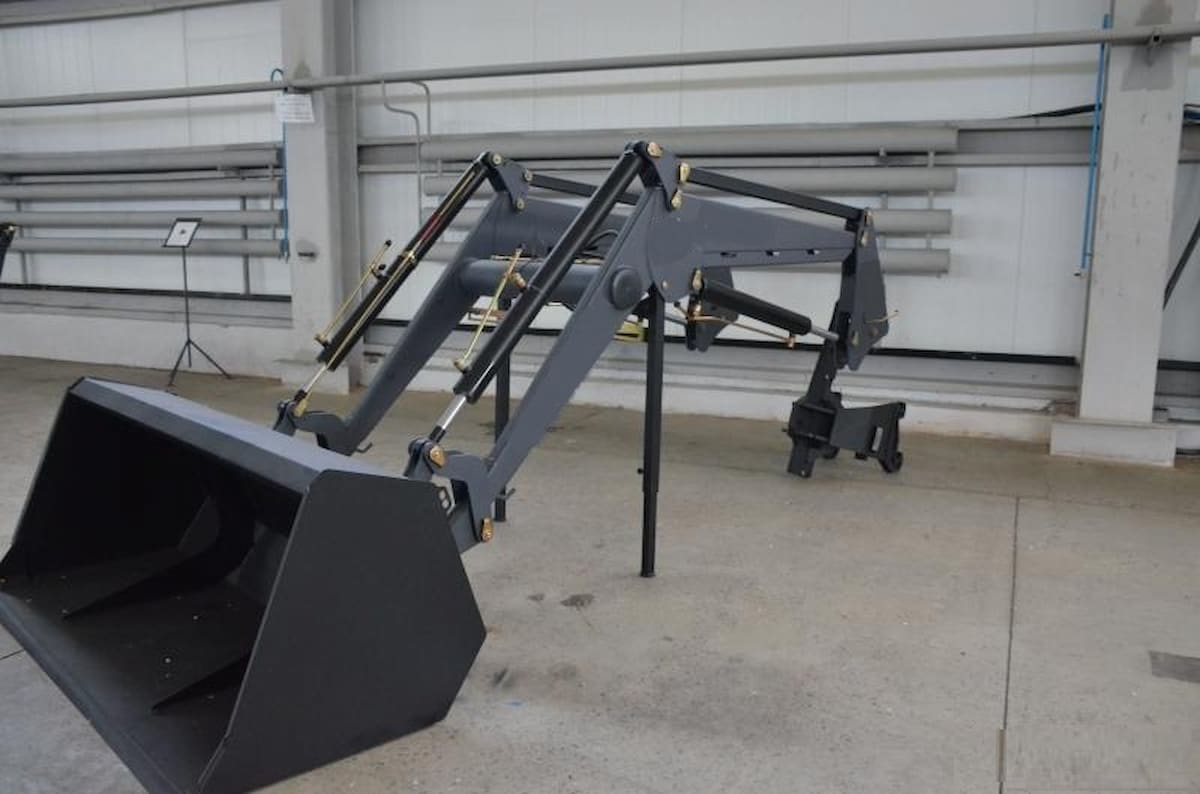 بیل جلو تراکتوری