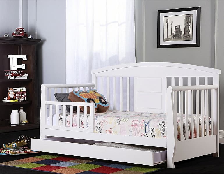 تخت و کمد نوزاد دلاوران