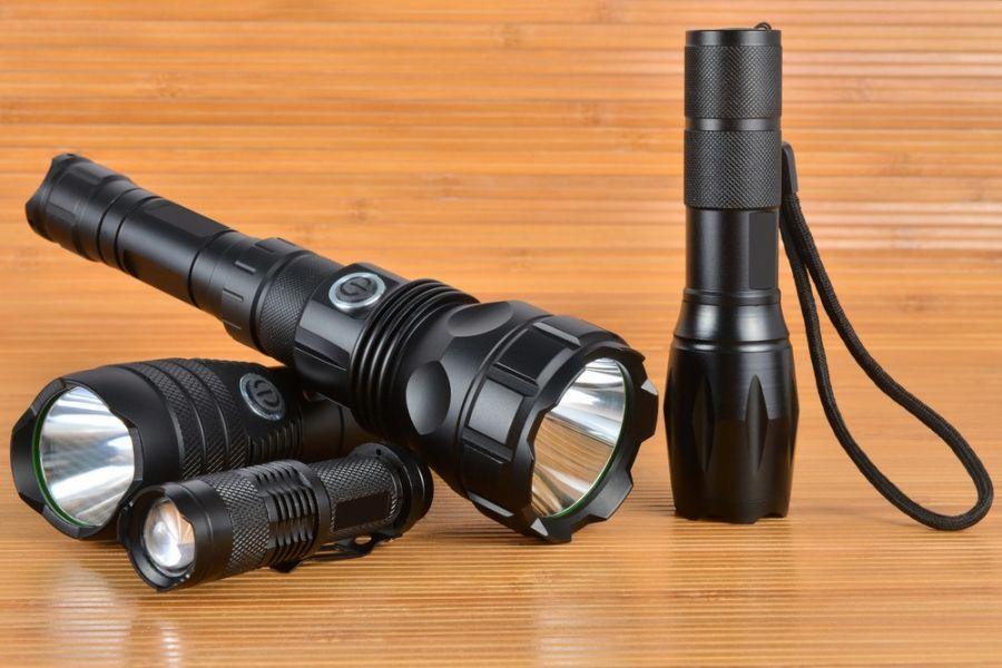 چراغ قوه قوی