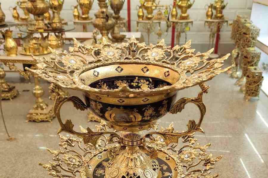 کنار سالنی بزرگ